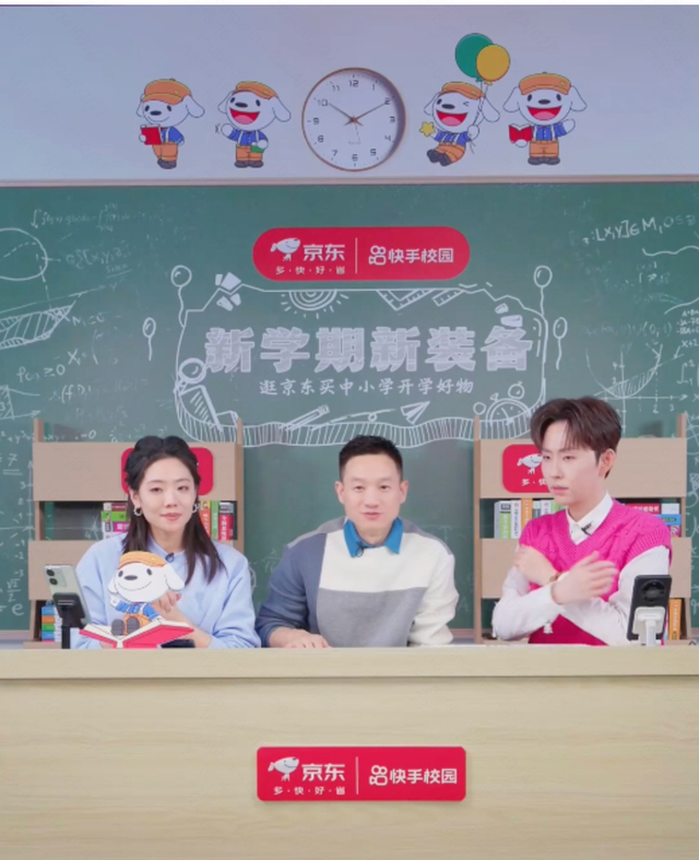 杨威还在直播间里与大家分享了《爸爸去哪儿》节目中一些不为人知的