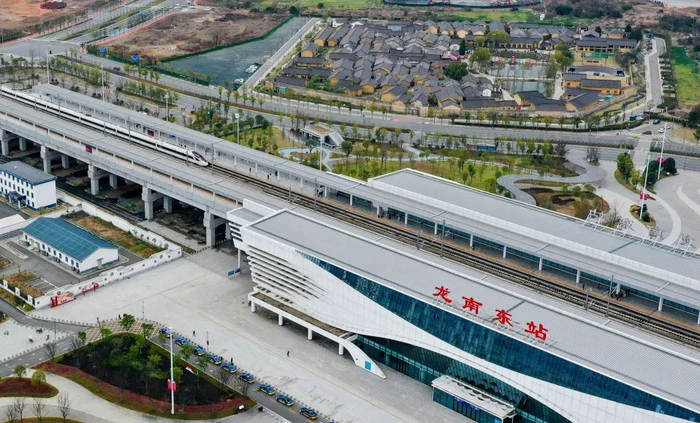 龙南东站与恢弘璀璨的赣南客家围屋对话,说出客家人浓郁厚重的人文