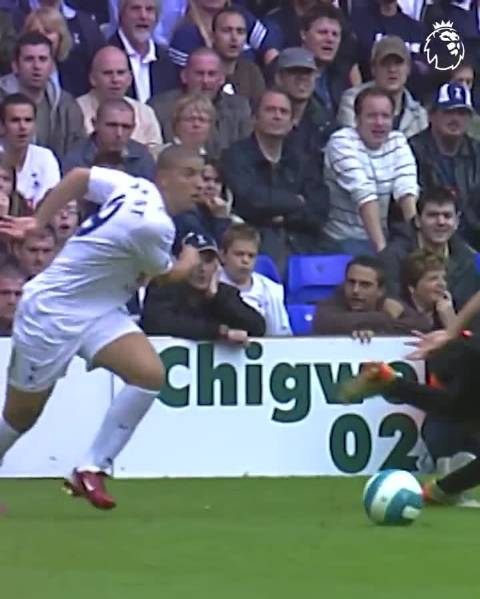 fyi,塔拉布特这个穿裆才是英超史上最残暴的一次nutmeg操作!