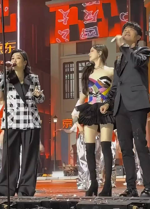 赵露思终于理解邓超上春晚的感觉了