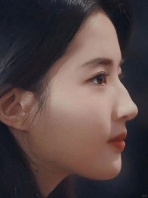 这里了吧,以前分不清骨相美还是皮相美,现在看一眼侧脸就明明白白了的