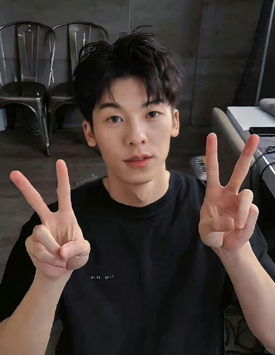 许光汉身上感觉有用不完的少年感……|许光汉_新浪新闻