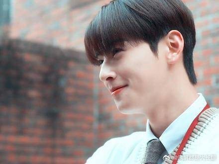 车银优文佳煐女神降临小情侣衣柜kiss秘密交往第一天就被学生和同事