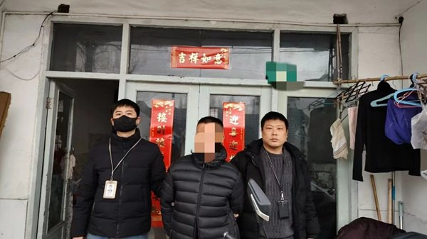 盗窃后换装企图逃避追捕不料次日就落网