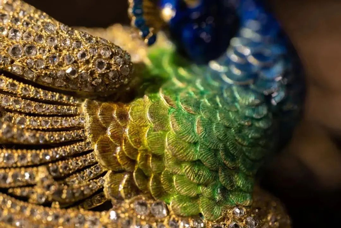 孔雀在印度被奉为神鸟,订购这件稀世珍宝的人是印度的卡普塔拉大君贾