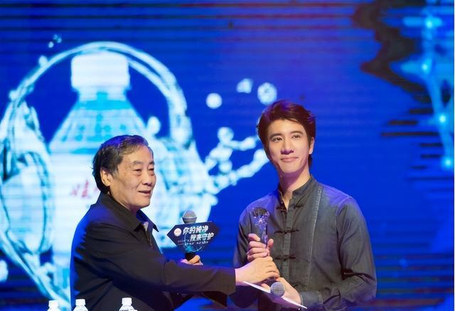 宗馥莉放弃王力宏继承500亿