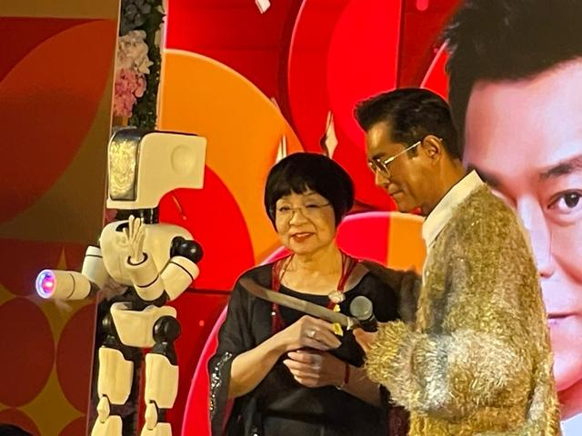 每周援助两三名贫困圈中人|香港|老板|古天乐_新浪新闻