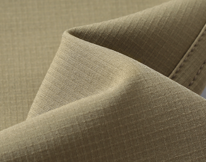 74我们用鸟家同款面料做了条冲锋裤防水防风性能拉满价格不到110