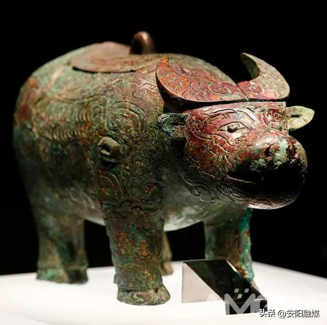 亚长牛尊玉熊依托3d裸眼技术,游客可以沉浸式感受郑州商城的杜岭方鼎