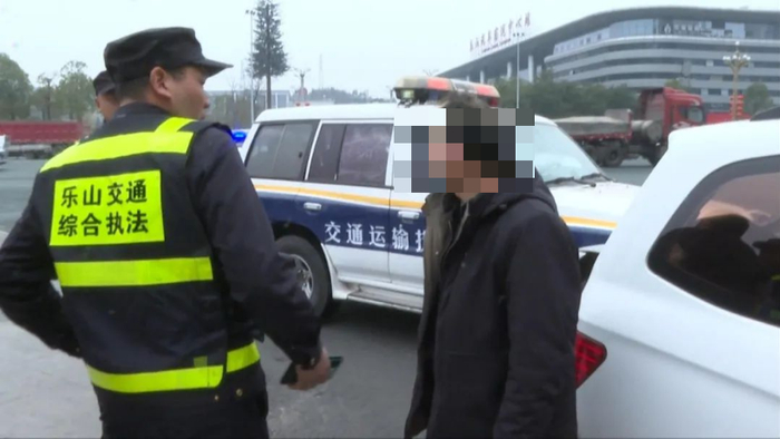 执法人员|非法营运|黑车_新浪新闻