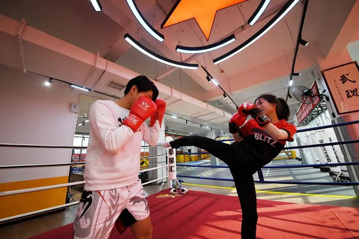 热辣滚烫带火健身经济从银幕到沙袋龙年火力拳开