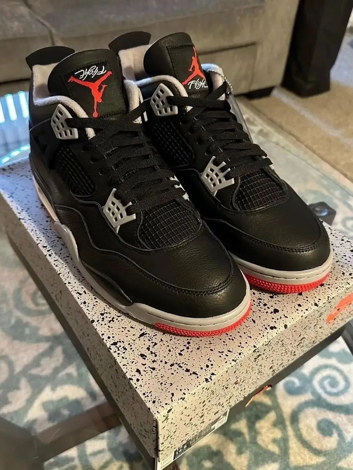 潮鞋速递|错版黑红 aj4,价值 17300 美元?