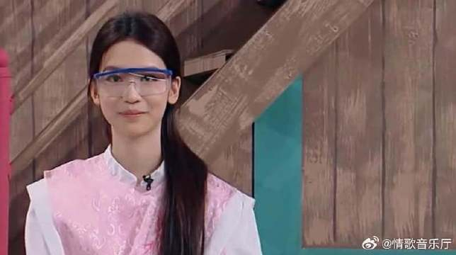 妹妹选择红色,成毅逃过惩罚!__财经头条