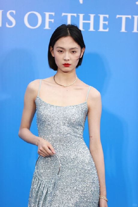 盘点24岁宋威龙的三任女友 林允 美人鱼出道的星女郎 赵佳丽……|星