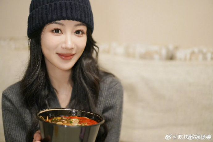 迪丽热巴家和杨紫家又怎么了 我记得两人私下是很好的姐姐妹妹啊