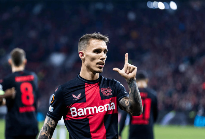 格里马尔多:阿隆索训练时甚至带着我们踢,20岁遇到他多好|哈维