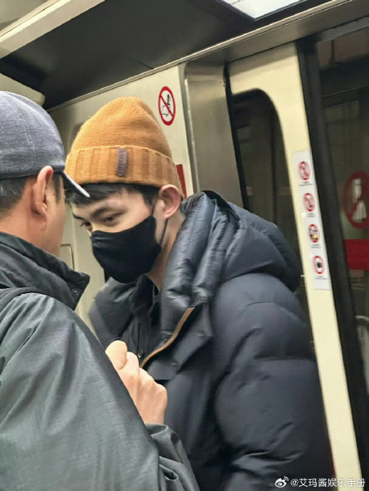吴磊地铁素颜生图|吴磊|地铁_新浪新闻