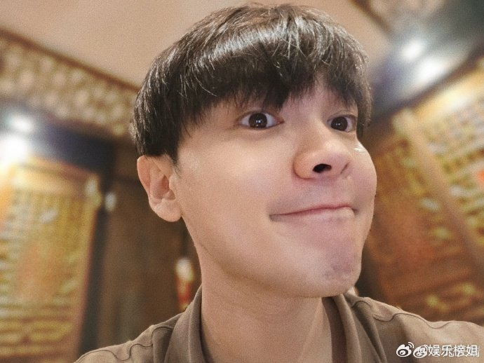 尤长靖昨晚回北京给五岁的狗狗庆生!|尤长靖|狗_新浪新闻