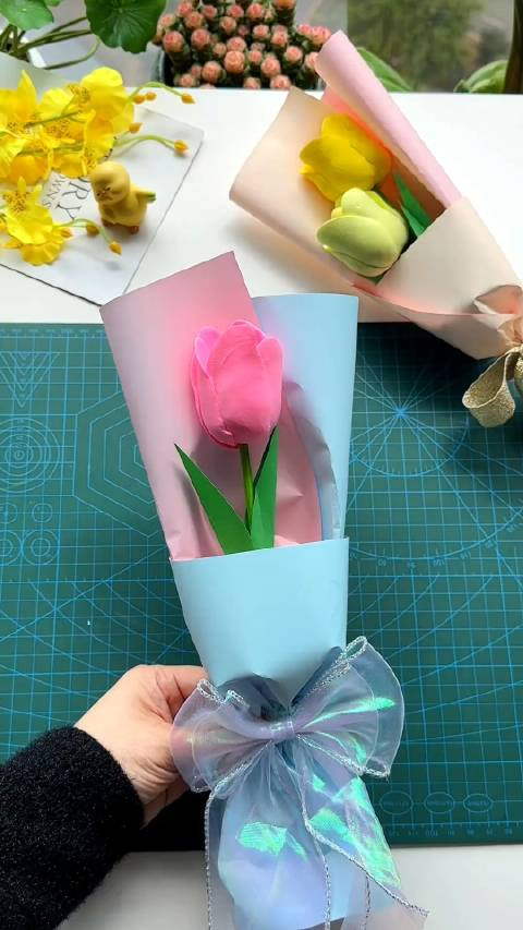 三八女神节到了适合小朋友们做的郁金香手工花束