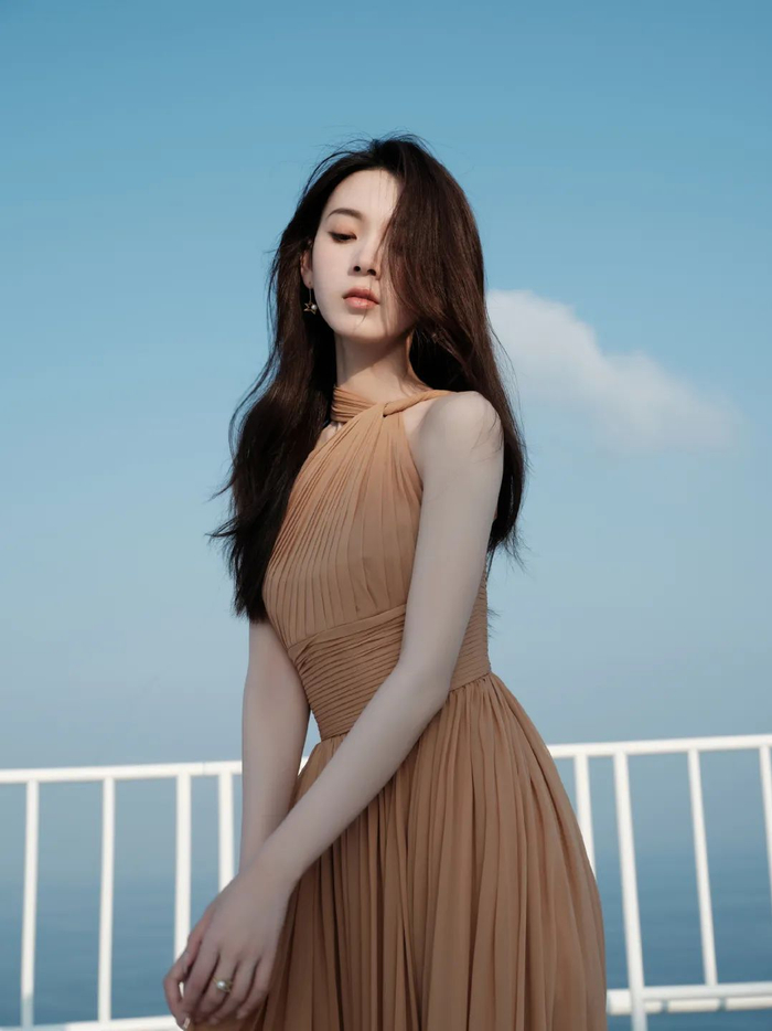 snh48袁一琦谈到度假风,怎能不提花衬衫呢?