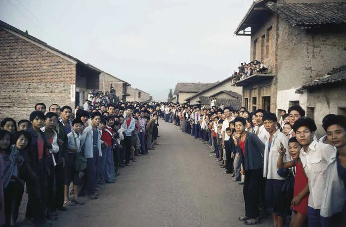 疯狂爱中国的法国摄影师40年拍数十万照片重温上世纪末的中国