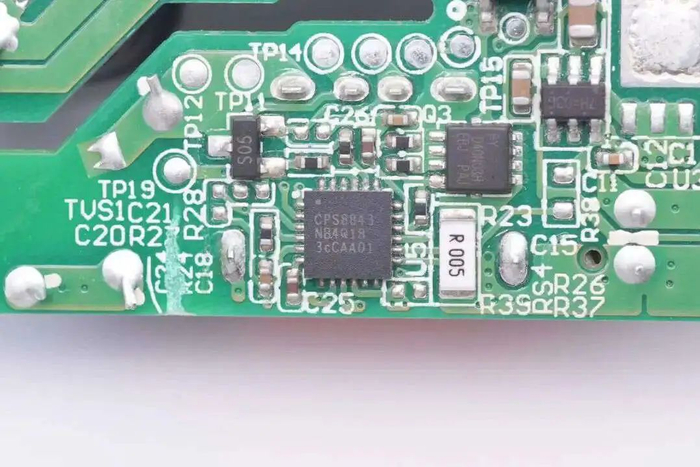 cps8843支持vconn供电和e-marker检测,芯片内部集成高端电流检测,集成