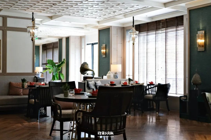 市中心的雅典娜豪华精选酒店内,从名字就能看出这家餐厅的主打是咖喱