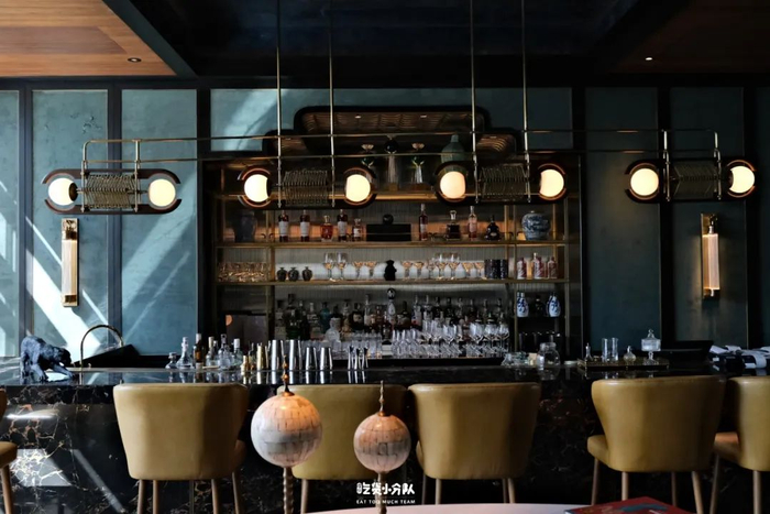 南北餐厅位于瑰丽酒店内,是一家中餐厅,南北对应中国的南方和北方