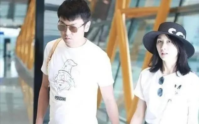 少年时早恋叛逆,与大学同学裸婚,妻子竟是童年女神