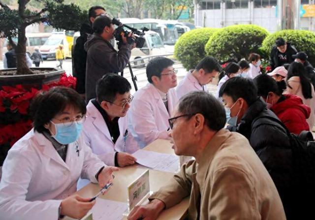 罕见病义诊现场。甄晓洲/摄