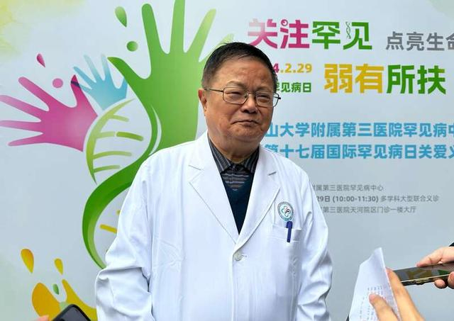 中山三院神经内科首席专家胡学强教授。中青报·中青网记者 林洁/摄