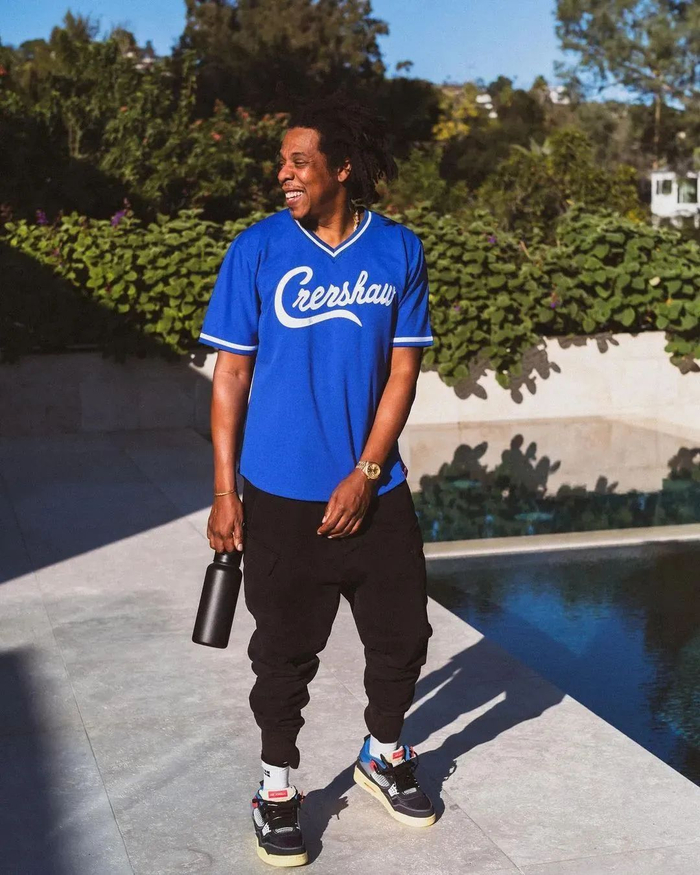 jay-z上脚「芝加哥」off-white x aj1,现在要3万一双了.