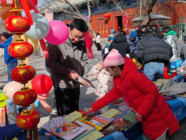 旧书新知读书报国北京报国寺古旧书市暨首届晒书节顺利举办