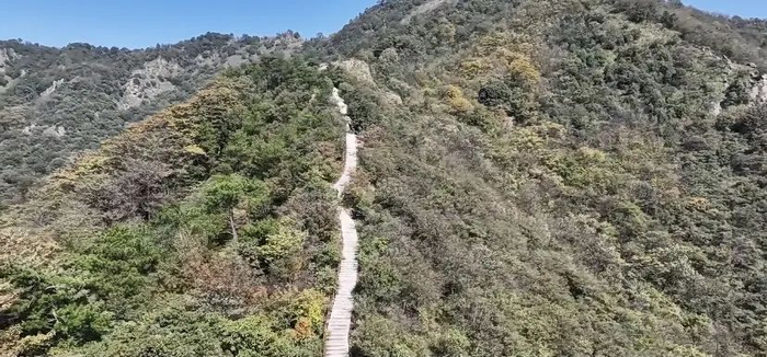 以声入心工山,又名大工山,戴公山,位于南陵县西部,主峰海拔523米(又有