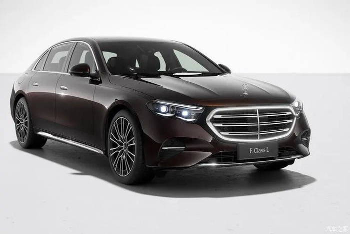 全新奔驰e级长轴距版新增4款车型,分别为e 300 l尊贵型和e 260 l