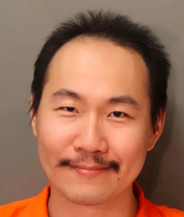 15岁时,潘勤轩从上海赴美国马里兰wooton high school读高中,这个学区