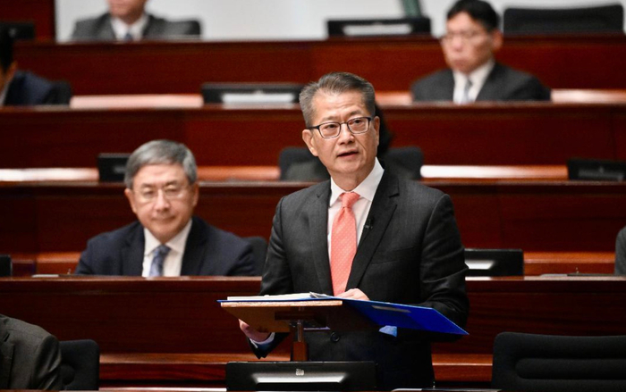 陈茂波在立法会现场 图源：香港特区官网