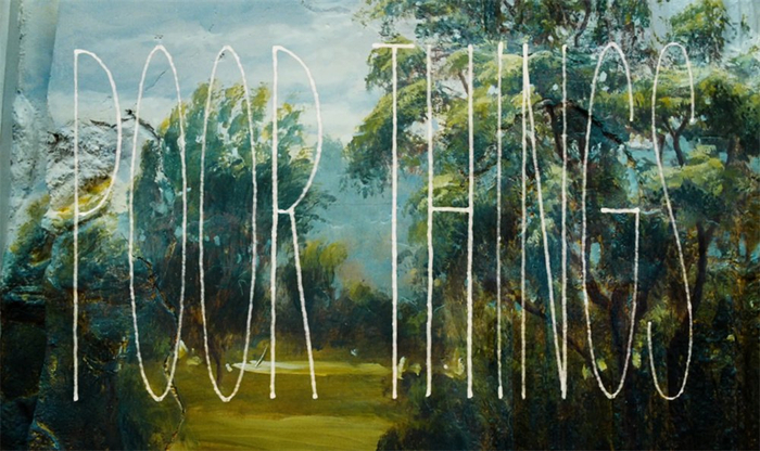 影片大量出现的古典油画和建筑特写画面，视觉上不仅奇特，也是颇具古典美感的。