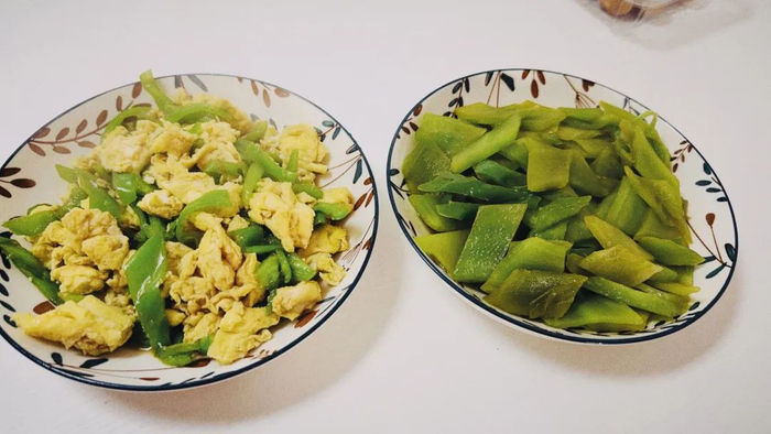 年龄大了,一个人在家,也会炒两个菜吃|锅|鸡蛋_新浪新闻