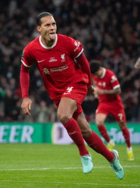 论体重于中后卫的重要性范戴克92kg的对抗集锦