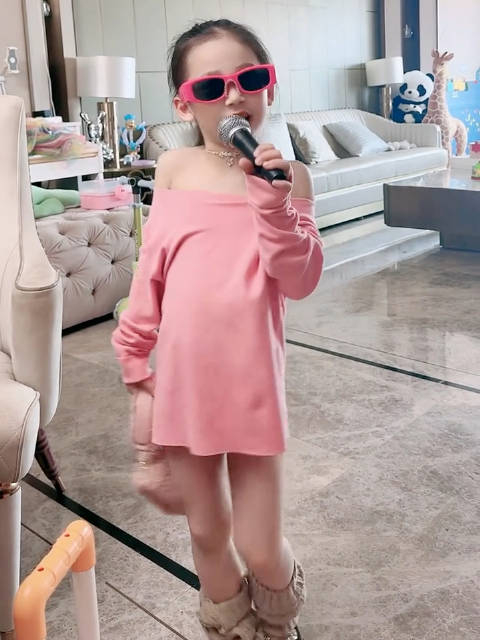 吴迪文静女儿九儿的时装周