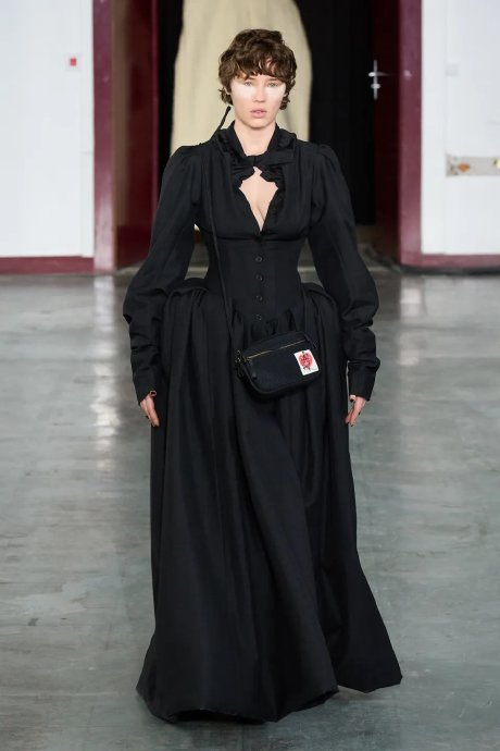 vivienne westwood 2024秋冬系列大秀……|秋冬|巴黎时装周_新浪新闻