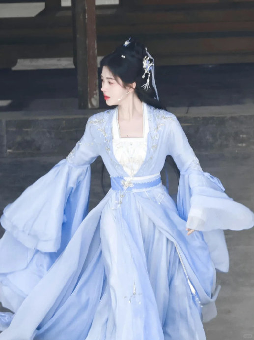 鞠婧祎 | 鞠婧祎《千香》今日份路透96 我们姜黎非解锁新衣服啦