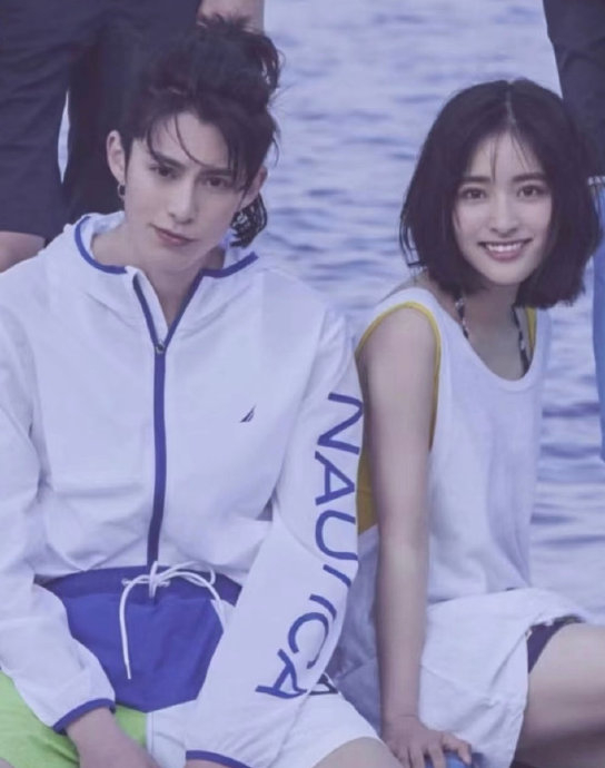 王鹤棣也出发去录制桃花坞了,沈月也去了 这下白月光cp要见面了_新浪