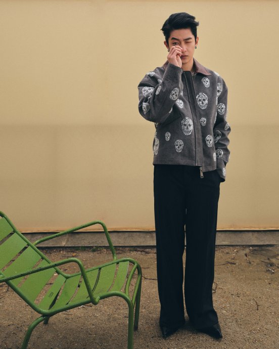 屈楚萧这一身骷髅印花和麦昆秀场真的好适配……|屈楚萧|麦昆|骷髅