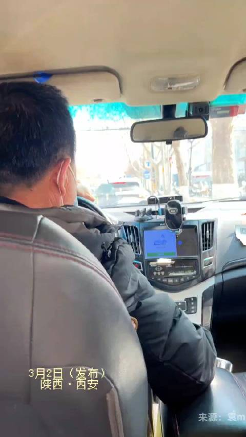 网友袁29m昨日发视频说坐出租车司机走错路