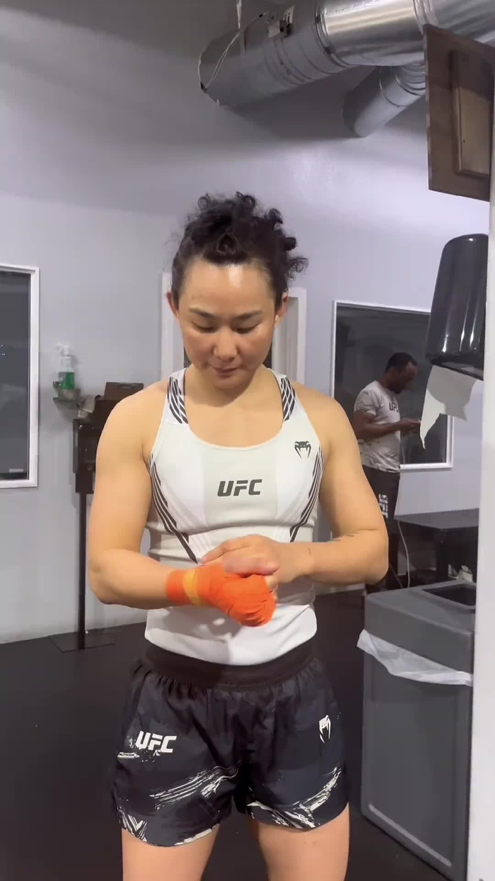 狂怒闫晓楠yanxiaonan训练后的小娱乐