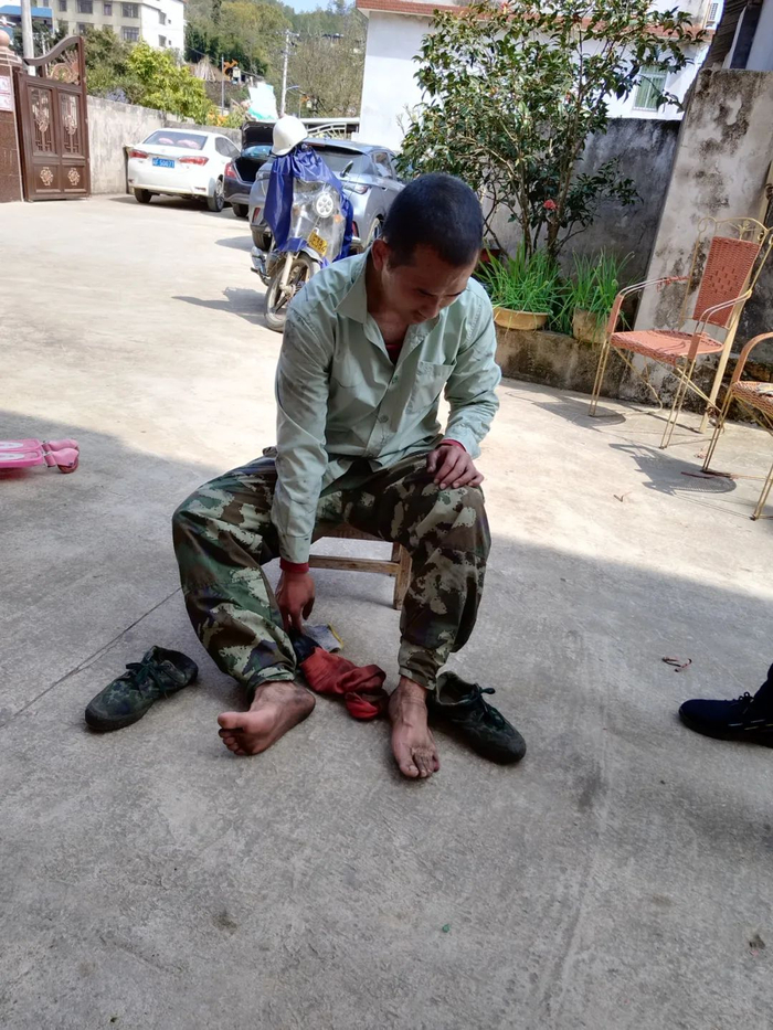 国家公共财物毫不犹豫地投身火海避免了一场大火可能带来的更大损失