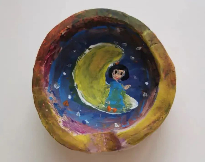 只需9步,就能完成一个陶艺作品,上手简单,还送12色颜料,围裙等