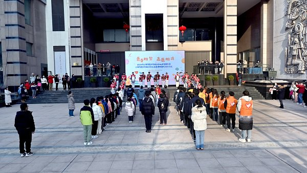 上海市青少年活动中心成立志愿者服务队首场公益集市人气爆棚